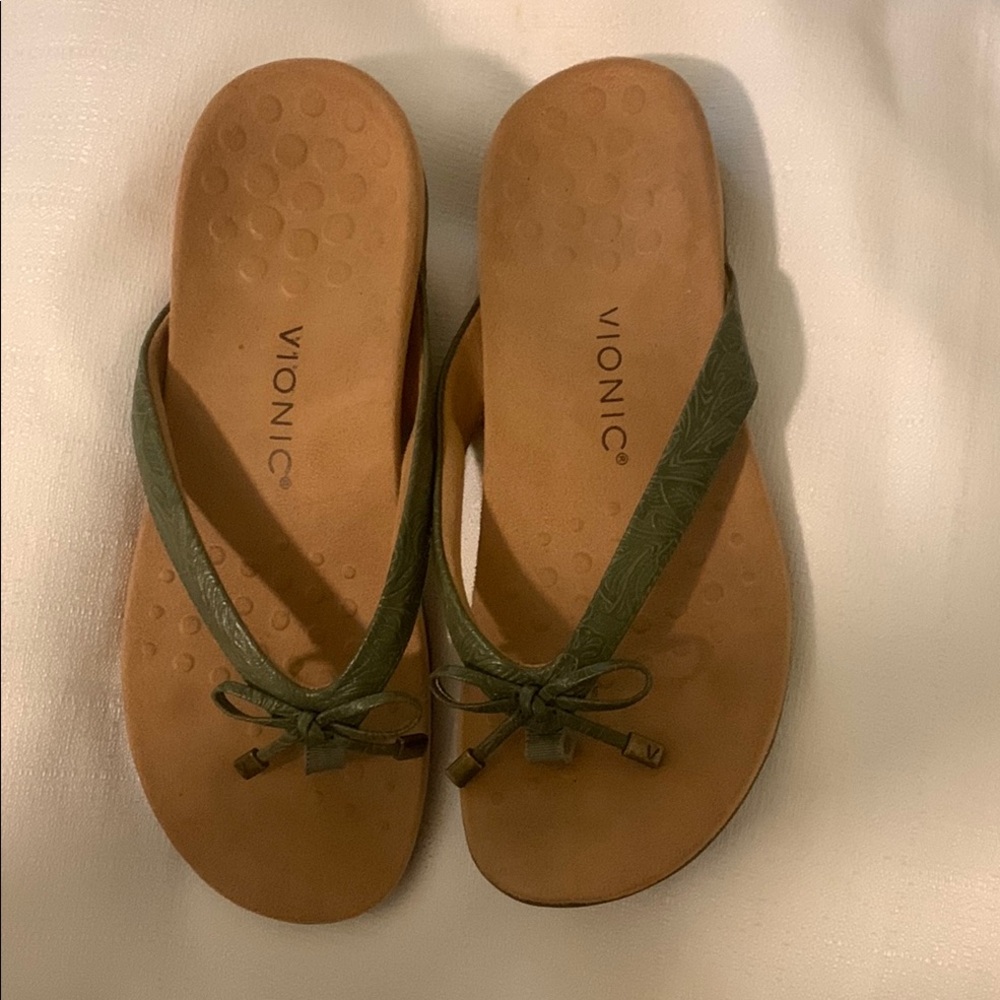 Vionic Bella Green Sandals